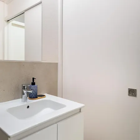 Apartment Whome Charming Getaway Near Campo Ourique Lisbon